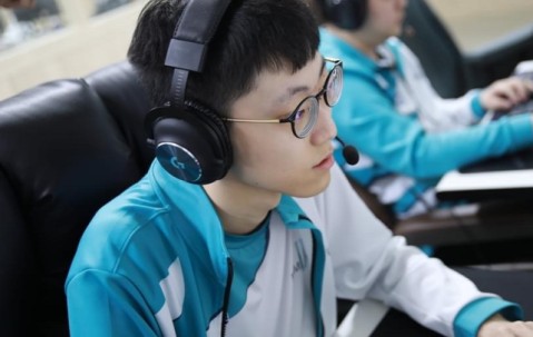 开云体育-Doinb回归赛场，关键助攻首场状态亮眼，DWG观众沸腾！的简单介绍