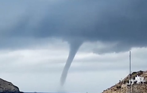 Kaiyun- 橄榄球赛场再起风云：滇池赤兔队惊险晋级齐鲁火箭队，赛场气氛火爆节奏掌控在手