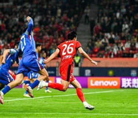 开云- 加时末段阿斯顿维拉调整名单以备国王杯，回应争议环节打磨，球迷炸锅，轮换策略成焦点