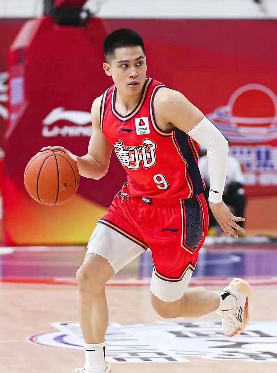 广州队内部会议纪要流出：集结日队长鼓劲，CBA常规赛使命明确，轮换策略被讨论的简单介绍