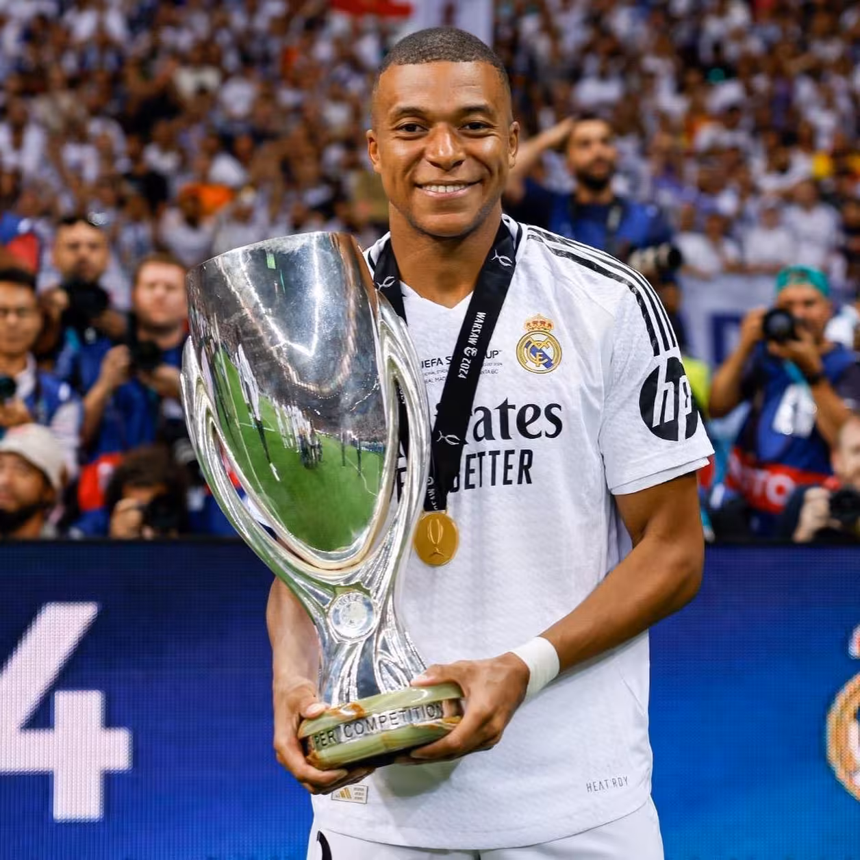 欧超杯赛程吃紧，皇家马德里篮球队今晚篮板制胜，目标明确，更衣室氛围转暖的简单介绍