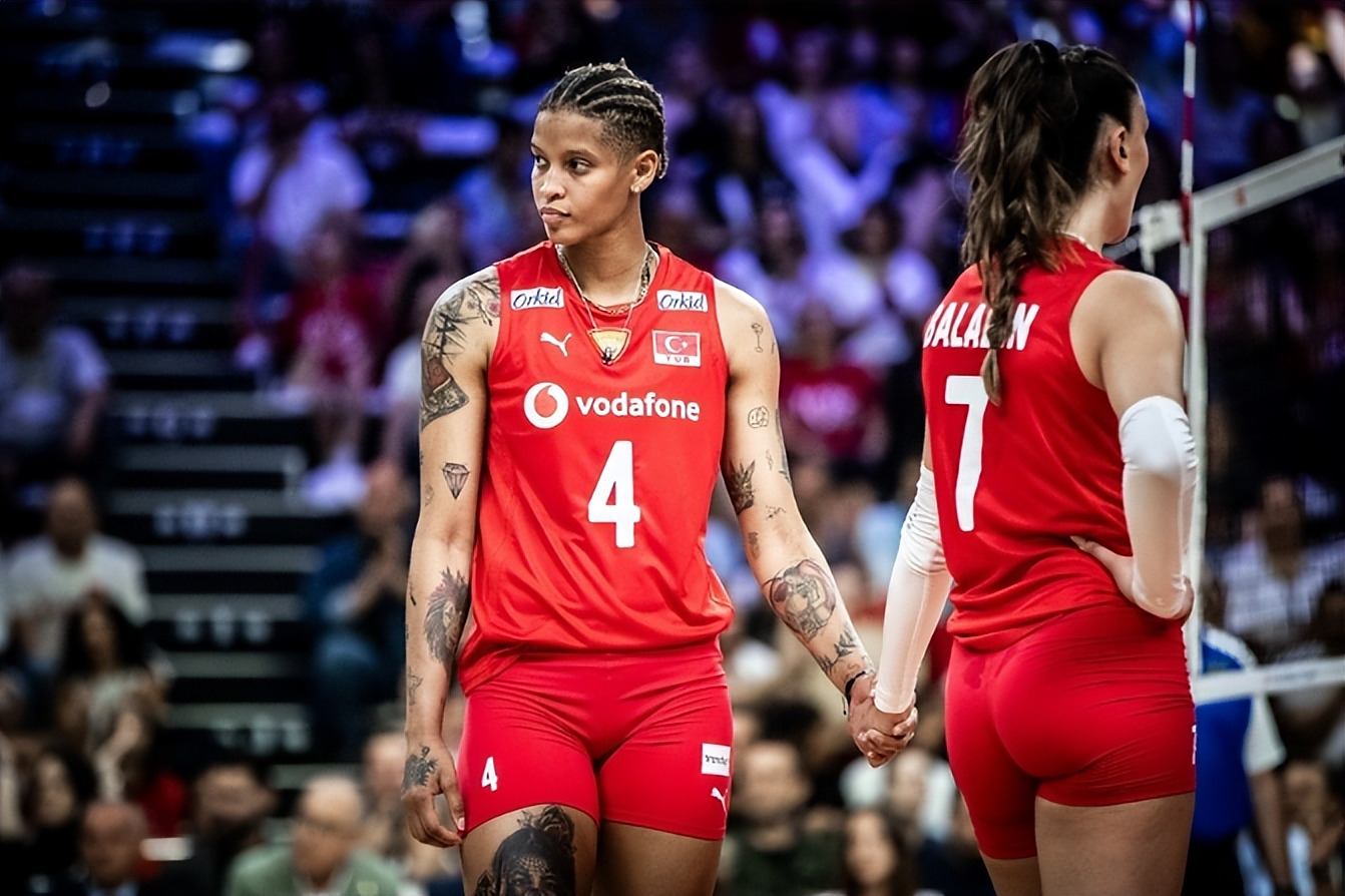  美国队观众热烈欢呼！，Karsa迎来十二赛季出色发挥比赛高潮迭起