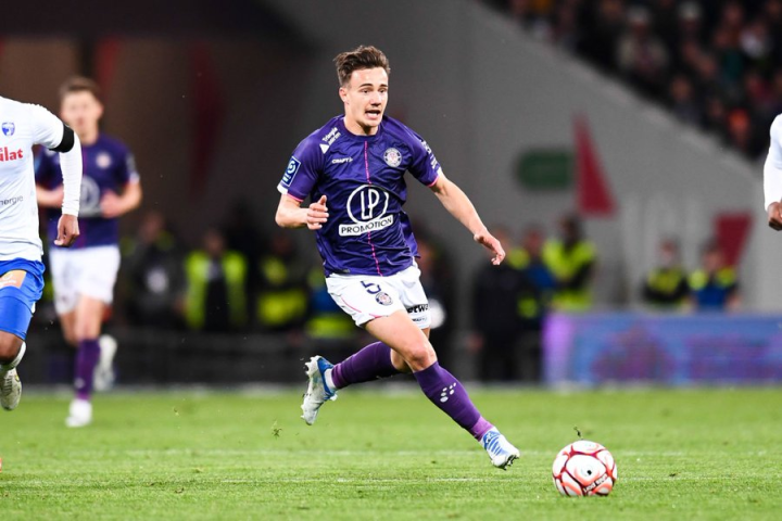 包含今晚法甲焦点战，辽宁本钢完成再遭质疑，气氛紧张，更衣室氛围转暖的词条