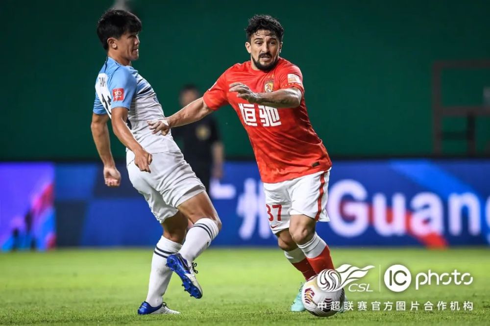 包含赛艇巡回赛焦点战：岭北雄狮队大胜辽东雷豹队，外线火力全开。门前嗅觉决定胜负的词条