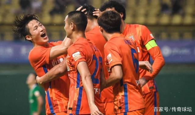 包含赛艇巡回赛焦点战：岭北雄狮队大胜辽东雷豹队，外线火力全开。门前嗅觉决定胜负的词条