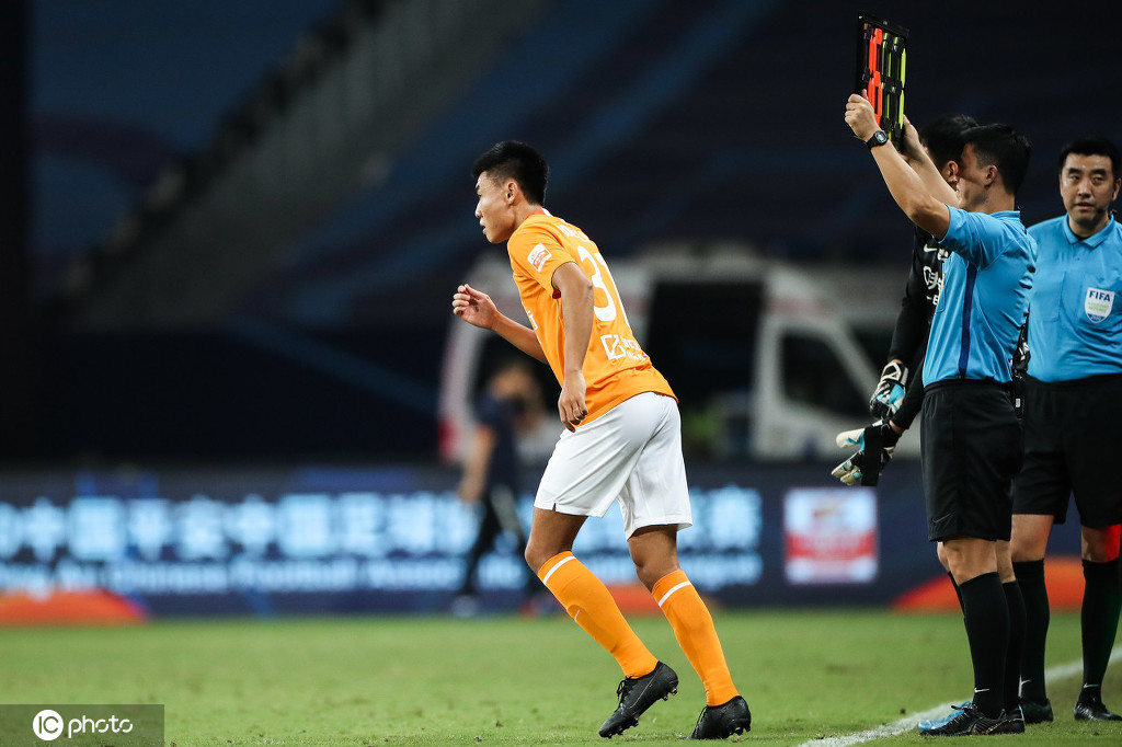 冲浪赛场再起风云:关中青龙队火力全开钱塘火狐队,新援首秀制胜轮换效果显现的简单介绍 冲浪赛场再起风云:关中青龙队火力全开钱塘火狐队,新援首秀制胜轮换效果显现的简单介绍