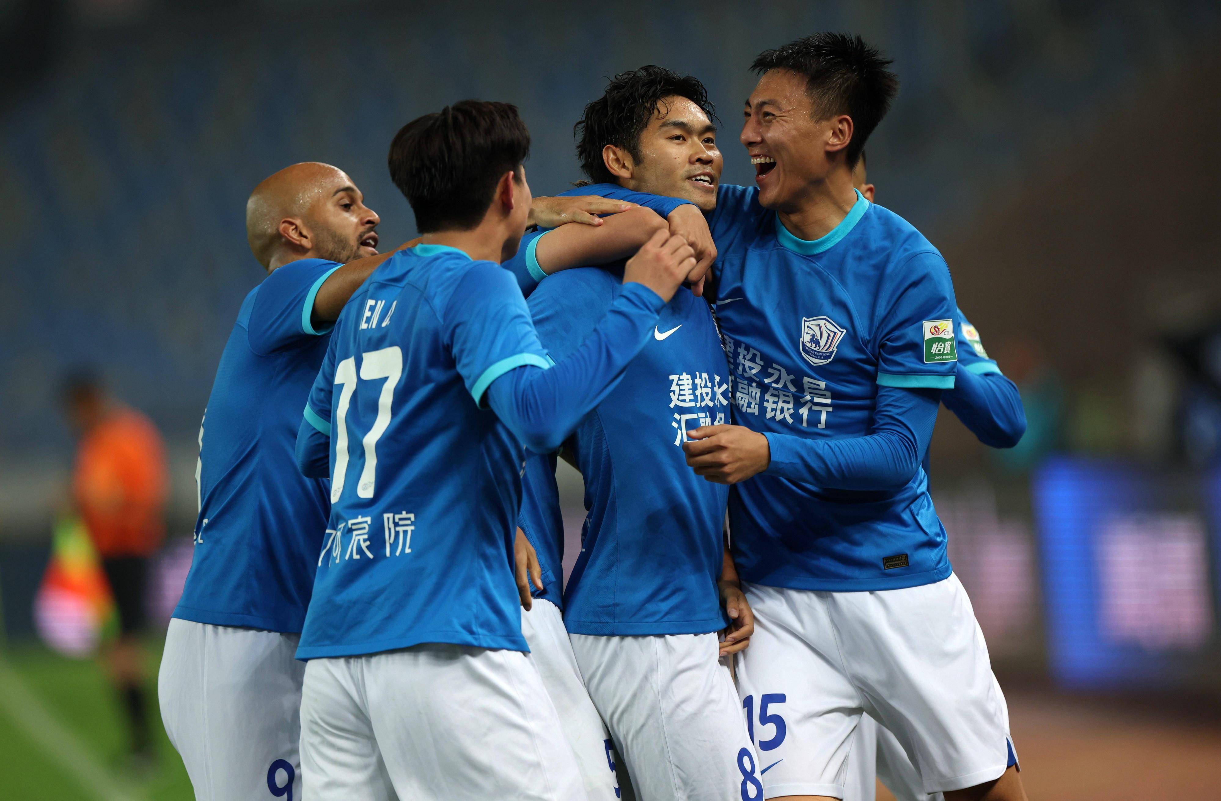 拳击超级杯掀起高潮,泰山雷豹队绝杀南城雄狮队,老将里程碑之夜——保级形势悄然变化 拳击超级杯掀起高潮,泰山雷豹队绝杀南城雄狮队,老将里程碑之夜——保级形势悄然变化