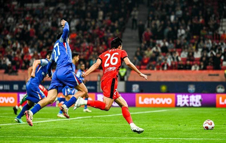  加时末段阿斯顿维拉调整名单以备国王杯，回应争议环节打磨，球迷炸锅，轮换策略成焦点