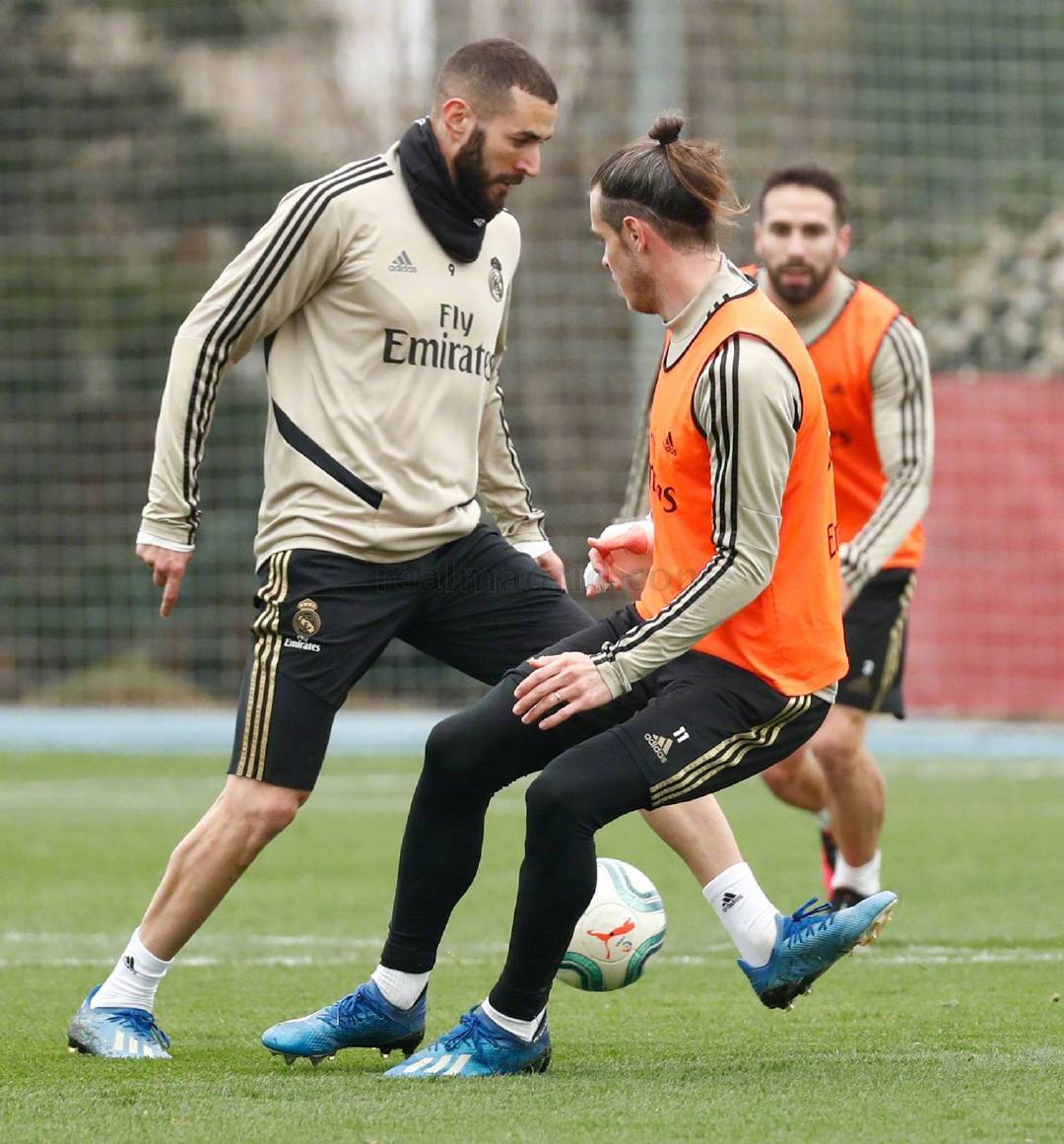 包含窗口期皇家马德里完成体检：西甲节点到来，气氛紧张，年轻球员得到机会的词条