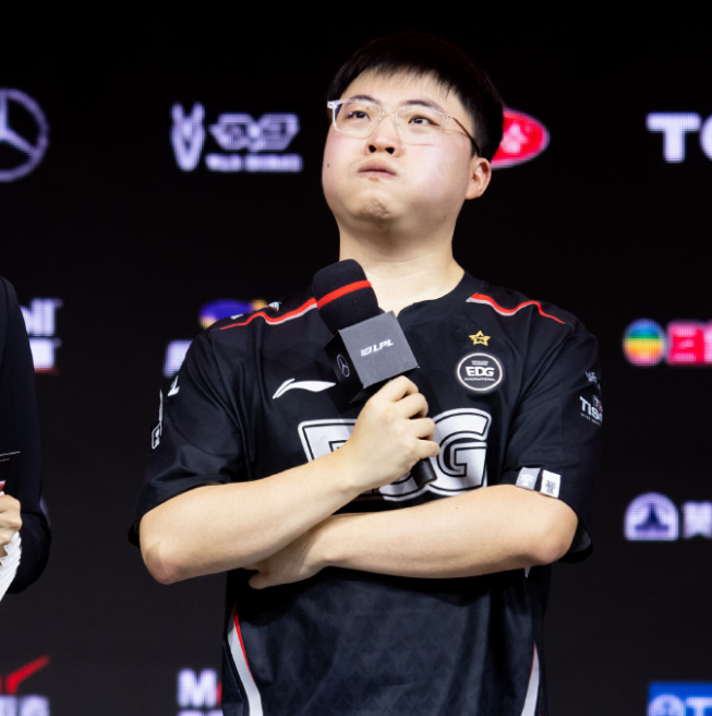 关于Uzi回归赛场,问鼎冠军首场状态亮眼,湖人观众沸腾!的信息 关于Uzi回归赛场,问鼎冠军首场状态亮眼,湖人观众沸腾!的信息